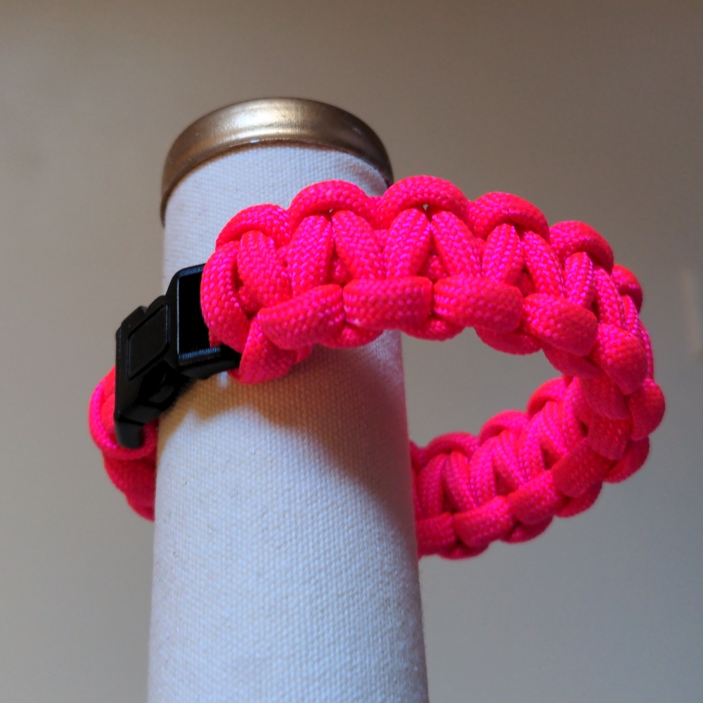 Paracord survival rescue bracelet